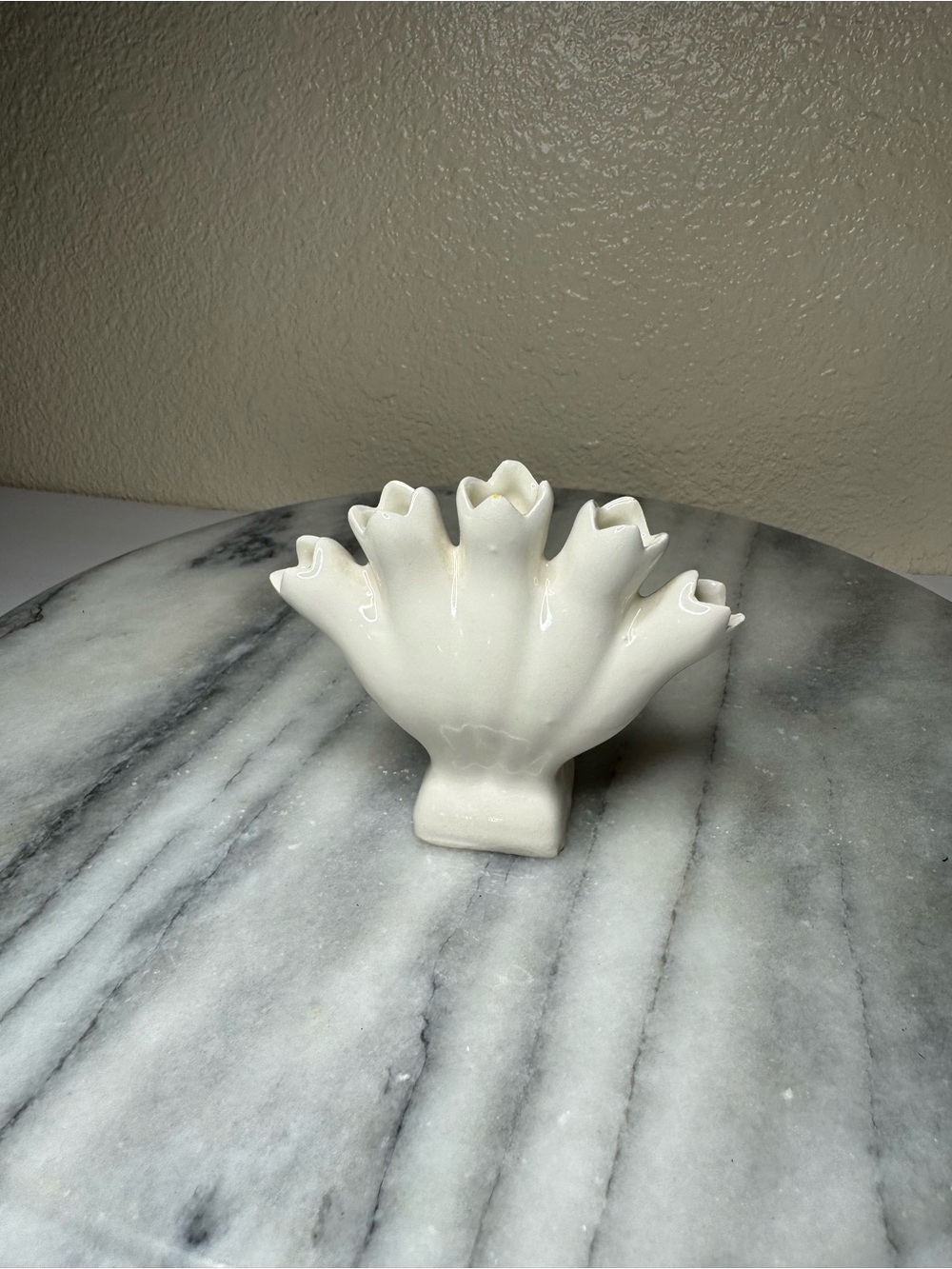 Mini White Ceramic Fan-Shaped Bud Vase - Elegant Home Accent